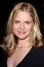 Jennifer Jason Leigh